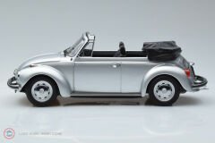 1:18 1973 Volkswagen Beetle 1303 Cabriolet