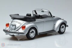 1:18 1973 Volkswagen Beetle 1303 Cabriolet