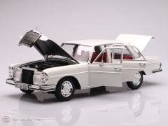 1:18 1965 Mercedes Benz 250 SE Limousine W108