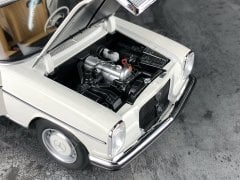 1:18 1968 Mercedes Benz 200 W114 - W115