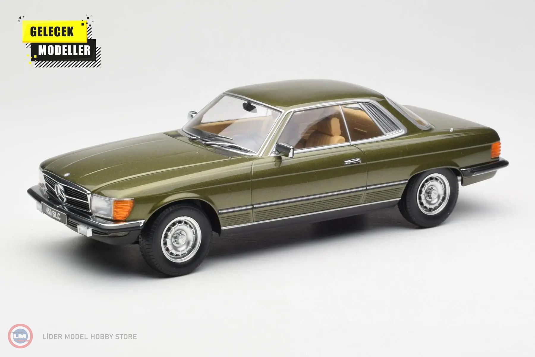 1:18 1973 Mercedes Benz 450 SLC C107