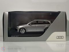 1:43 2015 Audi Q7 Gümüş