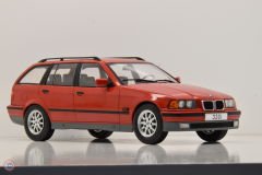 1:18 1995 BMW 320i Touring (E36)