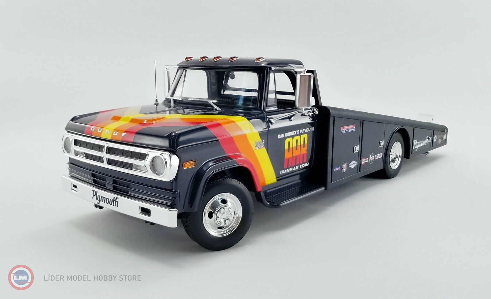 1:18 1970 Dodge D300 Ramp Truck Dan Gurney's Plymouth AAR Trans Am Team