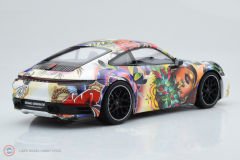 1:18 2019 Porsche 911 Carrera 4S Coupe Flower Design