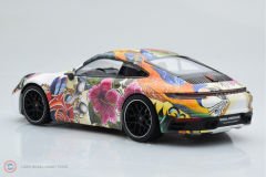 1:18 2019 Porsche 911 Carrera 4S Coupe Flower Design