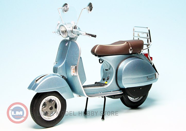 1:10 2011 Vespa PX 125 70 YEARS