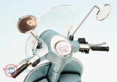 1:10 2011 Vespa PX 125 70 YEARS