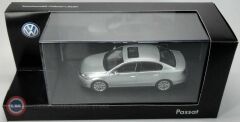 1:43 2010 Volkswagen Passat Limousine B7