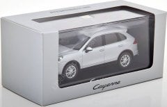 1:43 2014 Porsche Cayenne