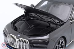 1:18 2023 BMW i7 Limousine (G70)