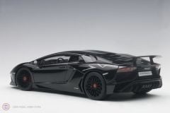 1:18 Lamborghini Aventador LP750-4 SV Siyah