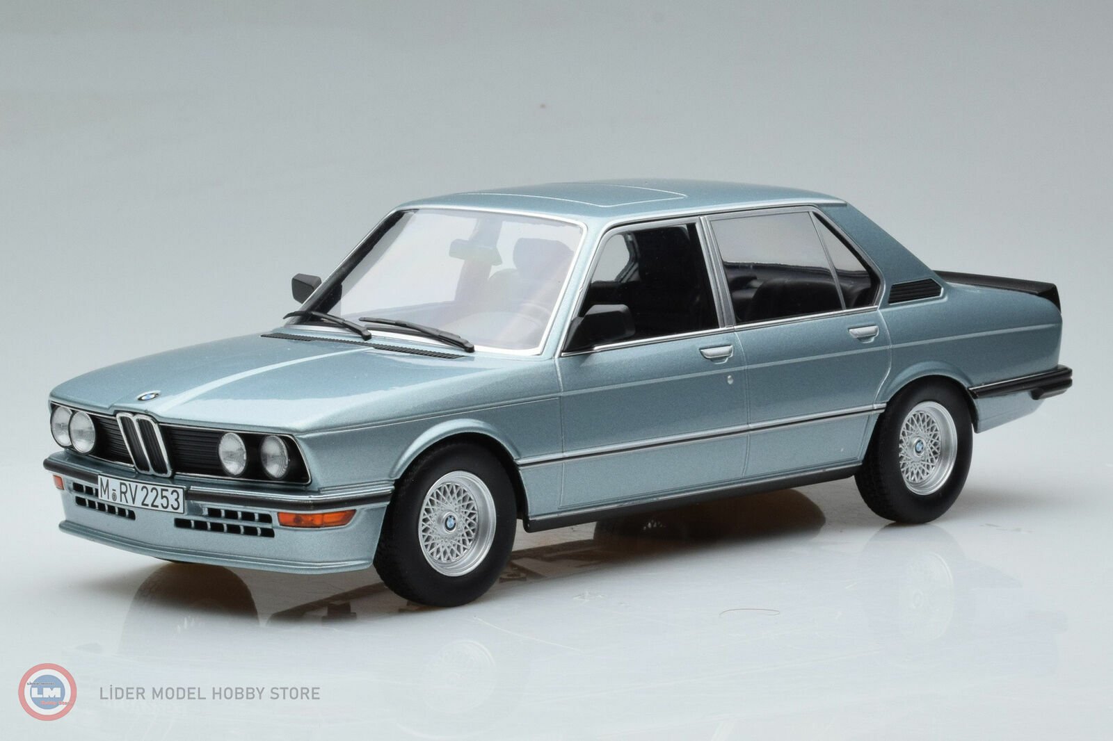 1:18 1980 BMW M535i E12