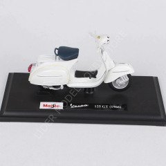 1:18 1966 Vespa 125 GT