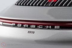 1:8 Minichamps 2020 Porsche 911 (992) CARRERA 4S
