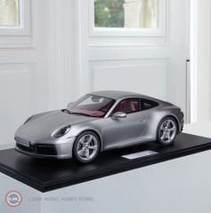 1:8 Minichamps 2020 Porsche 911 (992) CARRERA 4S