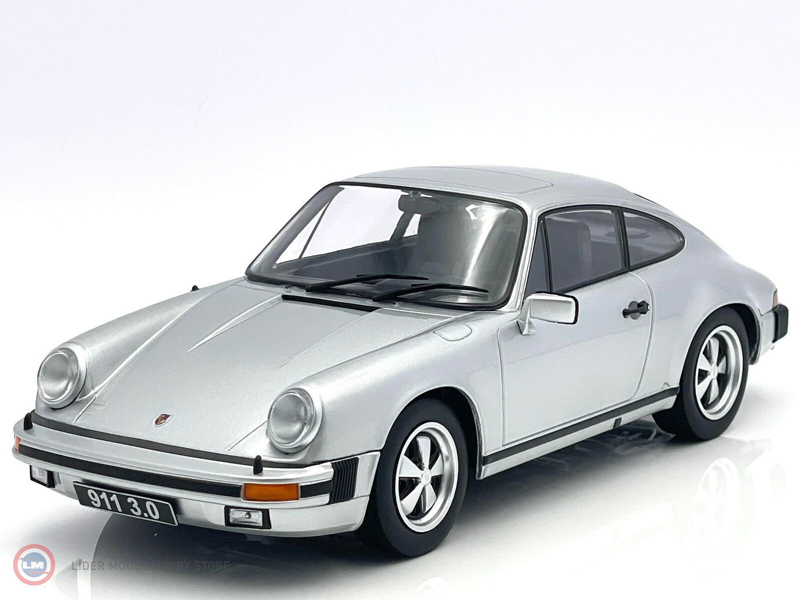 1:18 1977 Porsche 911 Carrera 3.0 Coupe