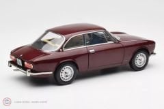 1:18 1973 Alfa Romeo 2000 GTV