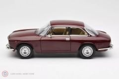 1:18 1973 Alfa Romeo 2000 GTV