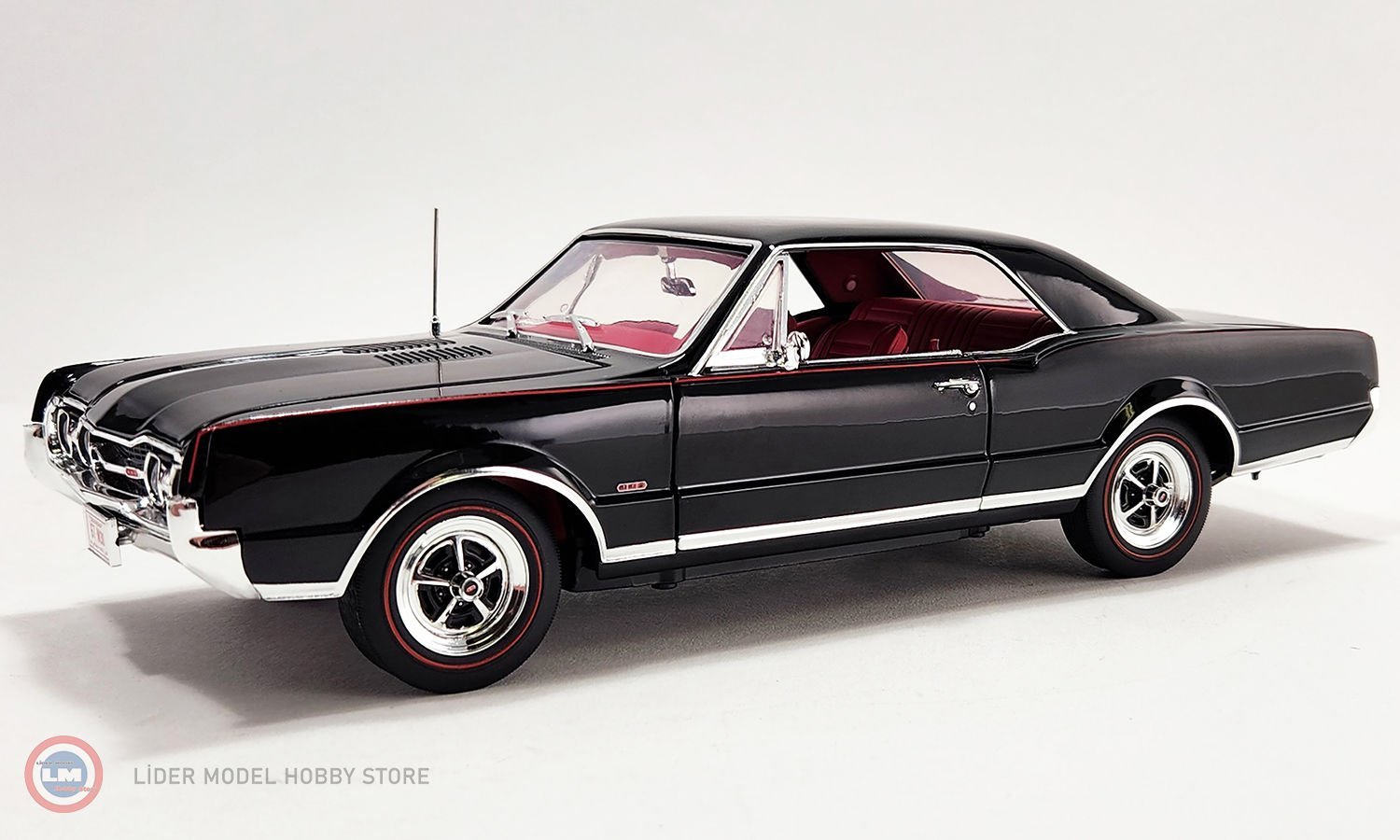 1:18 1967 Oldsmobile 442 W-30 Ebony