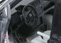 1:18 1991 Volkswagen T4 Bus Caravelle