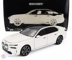 1:18 2022 BMW i7 - White Metallic