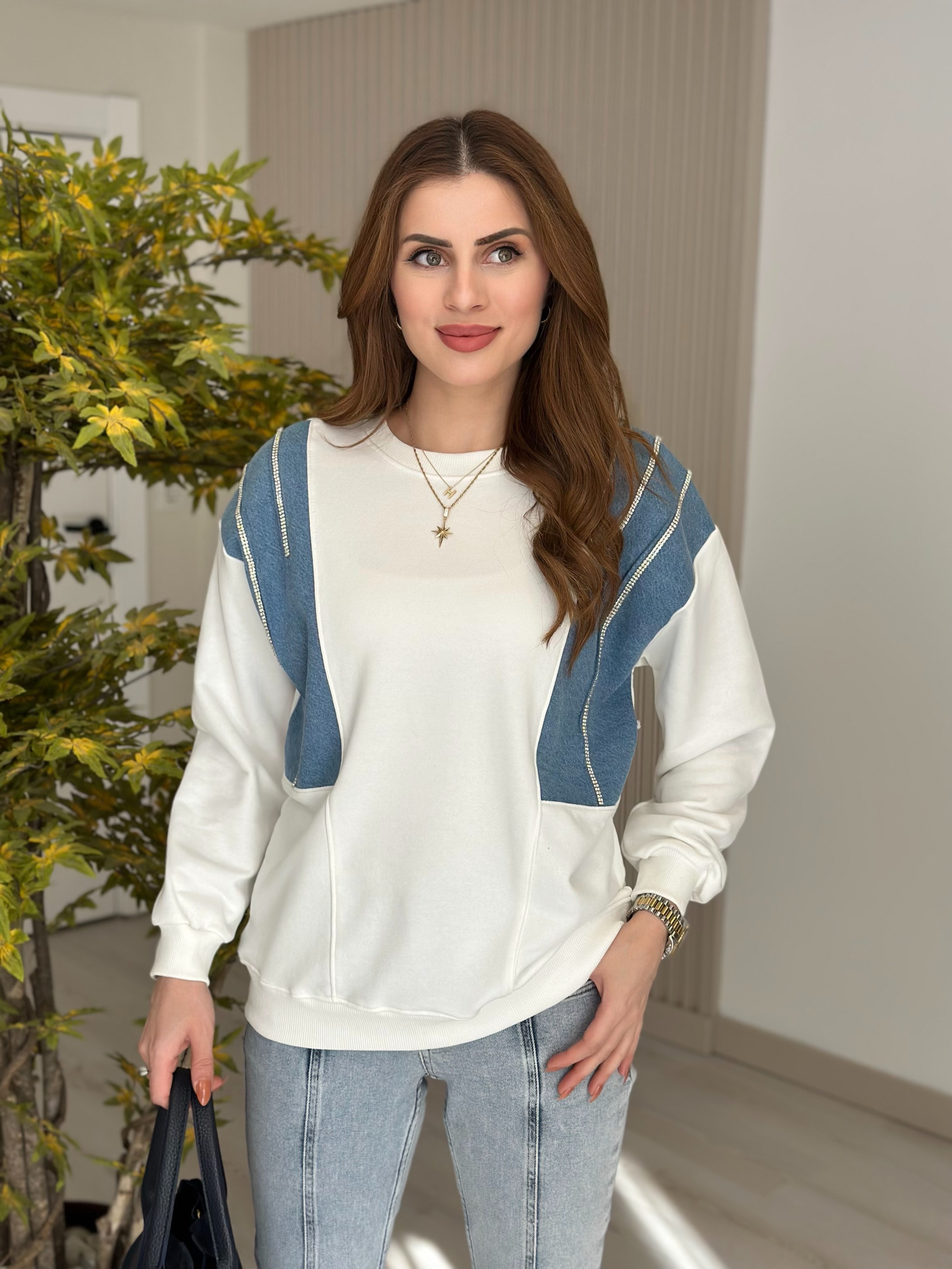 Omuzları Kot Detaylı Sıra Taşlı Sweatshirt Beyaz