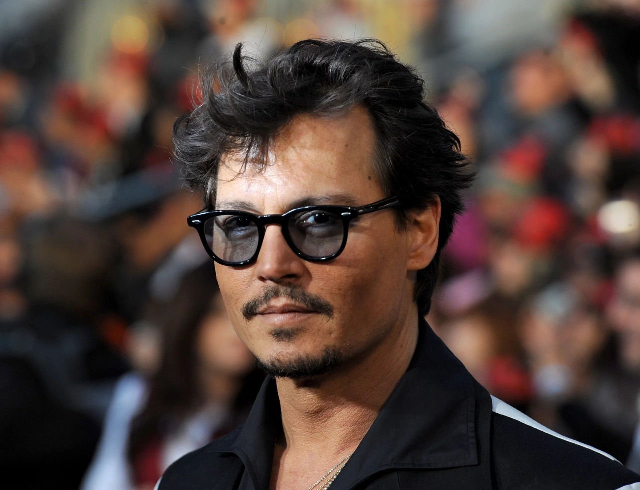 Johnny Depp’in İkonik Stili: Lemtosh Güneş Gözlükleri