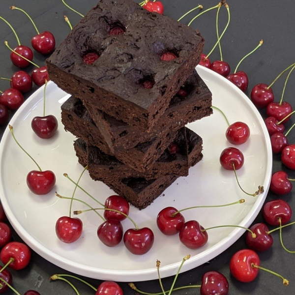 Glutensiz Vişneli Brownie (Şeker İlavesiz)