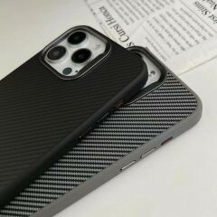 iPhone 15 Pro Max Kılıf Magsafe Şarj Özellikli Karbon Fiber Görünümlü Troy Kapak