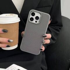 iPhone 15 Pro Kılıf Magsafe Şarj Özellikli Karbon Fiber Görünümlü Troy Kapak