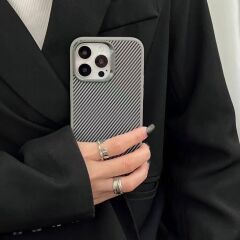 iPhone 15 Pro Kılıf Magsafe Şarj Özellikli Karbon Fiber Görünümlü Troy Kapak