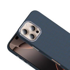 iPhone 16 Pro Max Kılıf Kablosuz Şarj Özellikli Karbon Fiber Görünümlü Gros Kapak