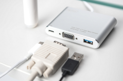 DIGITUS USB 3.0 Type-C™ VGA Çoklu Bağlantı Noktalı Adaptör