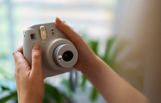 Polaroid Fotoğraf Makinesi Nedir ve Nasıl Kullanılır?