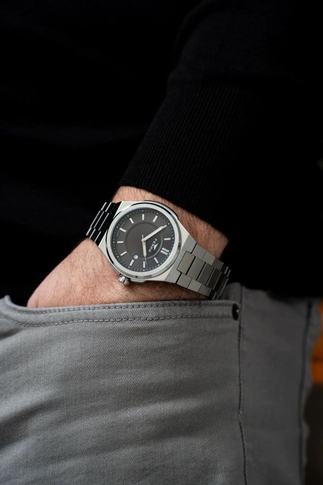 Ferro F11500AWT-A2 Quartz Çelik Gri Siyah Kadran 42 mm Erkek Kol Saati