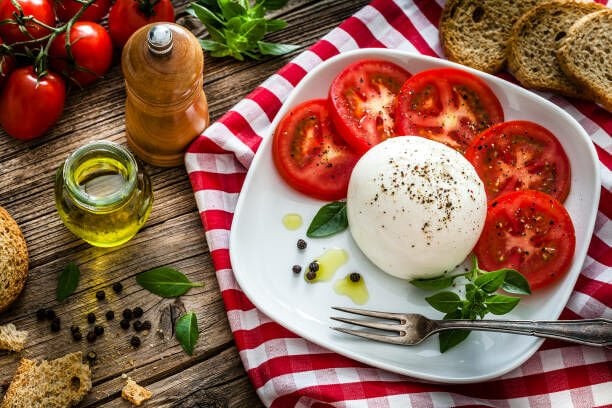 NEDEN MOZZARELLA PEYNİRİ PİZZADA KULLANILIR