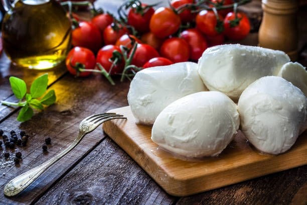 LEZZETLİ YEMEKLERİN BAŞROL OYUNCUSU MOZZARELLA PEYNİRİ