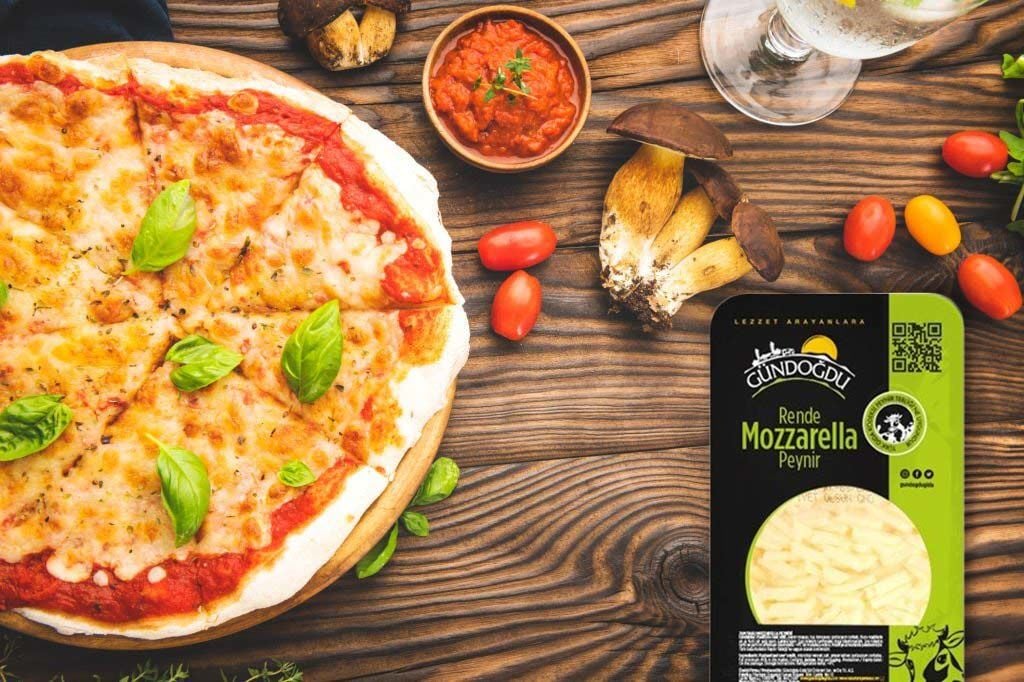 Mozzarella Peynirli Pizza Tarifleri