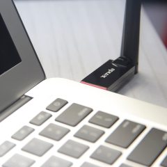 USB ADAPTÖR 300 MBPS 1*6 DBI HARİCİ ANTEN KABLOSUZ USB AĞ ADAPTÖRÜ TENDA U6