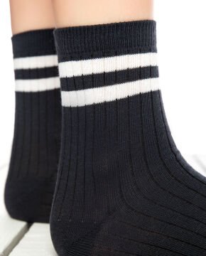 Larisa Antrasit Renk Beyaz Çizgili Soket Çorap