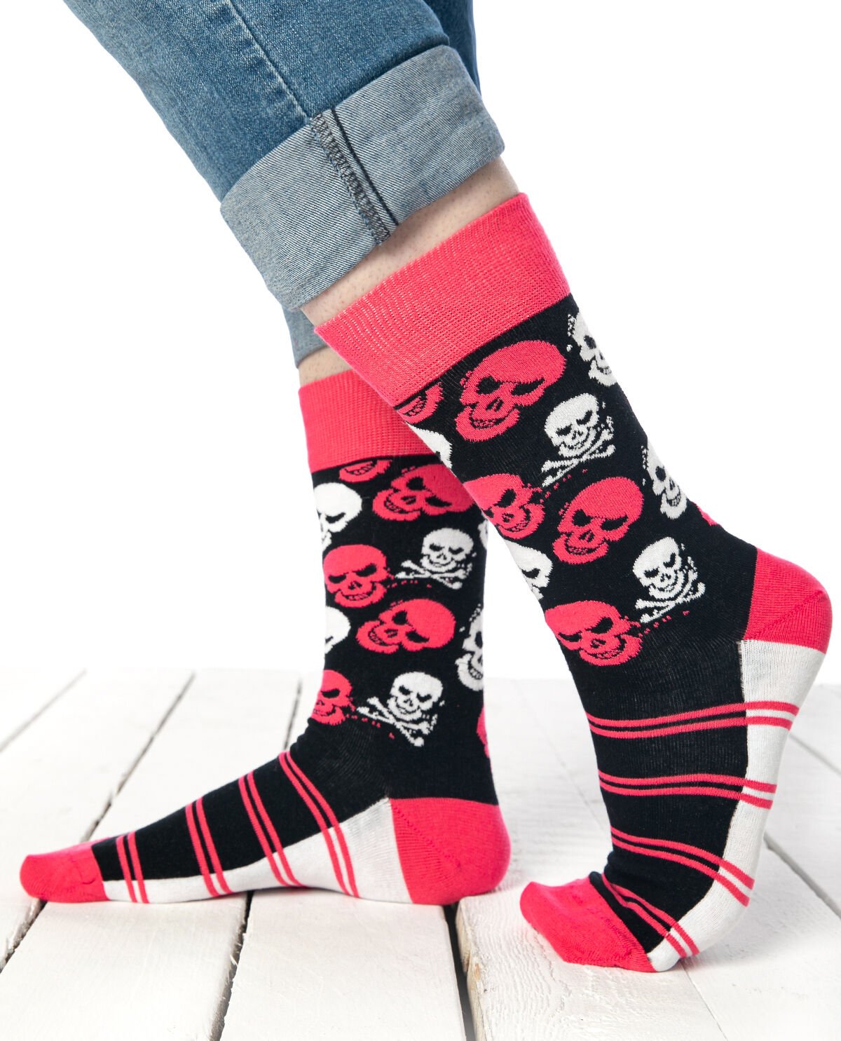 Renkli Kuru Kafa Desenli Soket Çorap