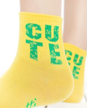 Sarı Renk Yeşil Cute Yazılı Soket Çorap