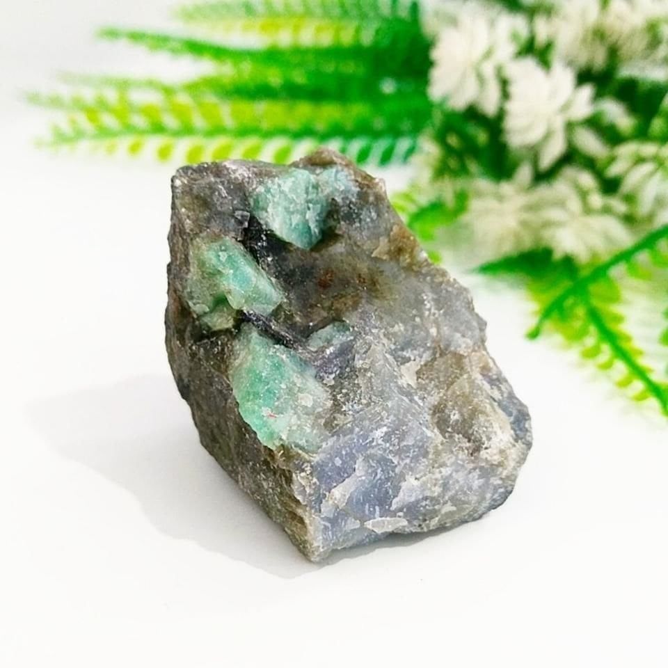 Biotite Zümrüt Doğal Taş Kütle - MNR1018