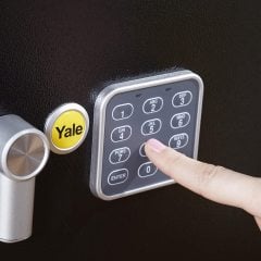 YALE YSV/250/DB2 Elektronik Şifreli Ve Anahtarlı Çelik Kasa