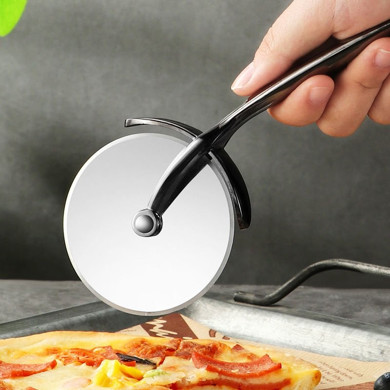 Paslanmaz Çelik Pizza Kesici – Ergonomik Saplı Pratik Döner Bıçak Aparatı