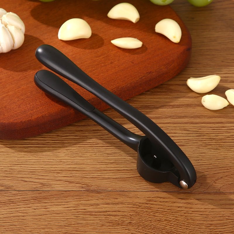 Siyah Renk Ergonomik Sarımsak Ezici – Pratik Paslanmaz Çelik Gövdeli Mutfak Aleti