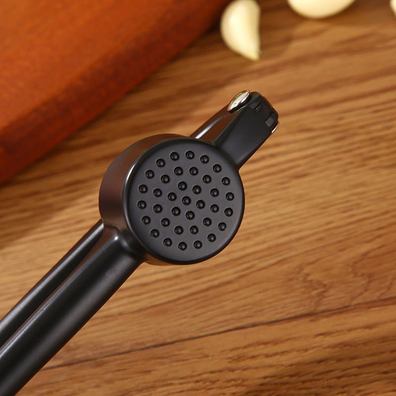 Siyah Renk Ergonomik Sarımsak Ezici – Pratik Paslanmaz Çelik Gövdeli Mutfak Aleti