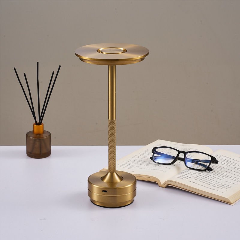 Gold Usb Şarjlı Dokunmatik LED Masa Lambası – 3 Kademeli Işık, Modern Tasarım