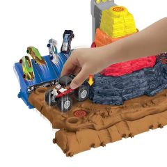 HNB96 - HOT WHEELS MUHTEŞEM ÇARPIŞMA ARENASI